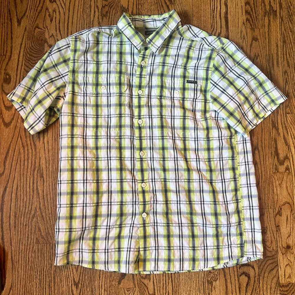 Eddie Bauer Men’s size Large short sleeve button up shirt